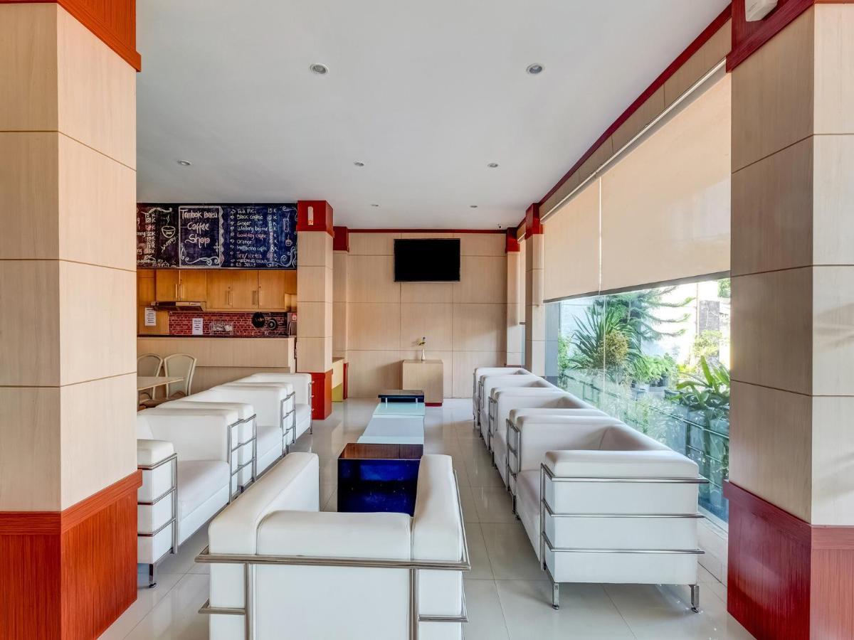 Oyo Flagship 3726 Tembok Batu Residence Tugu Екстериор снимка